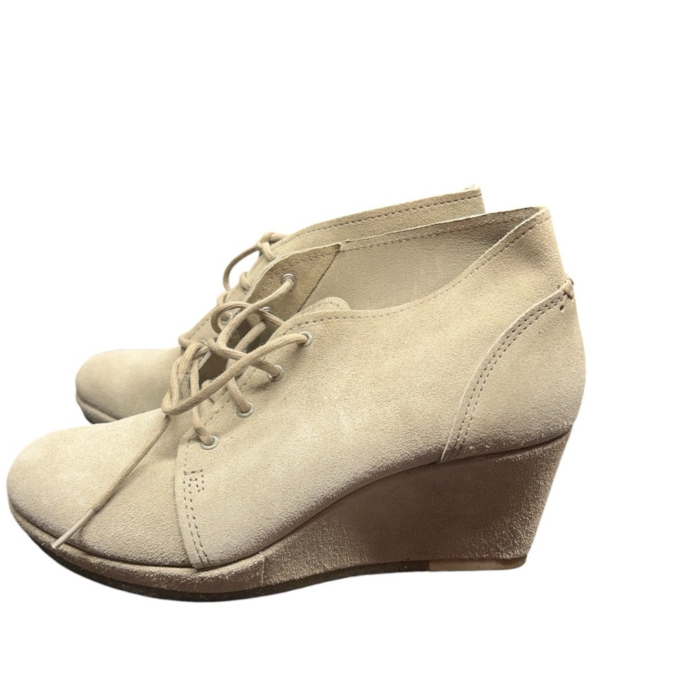 Clark’s Lace Up Ankle Bootie Suede 8M